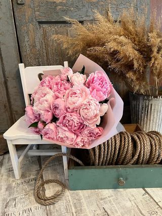 Buchet 31 bujori roz / albi