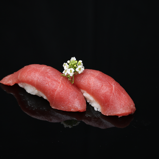 72. Nigiri de atún (2uds)