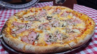 Capricciosa pizza 32cm