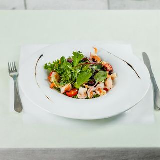 Салат з тигровими креветками та авокадо (190г)