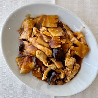 45) Maiale stufato con bambù e funghi cinesi