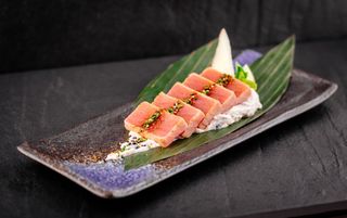 Tuna Tataki with Тruffle Мousse (150г)