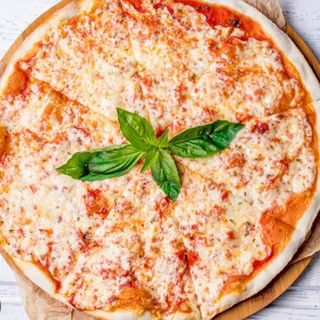 Margarita pizza 42 cm + 2 palačinke +coca cola 1,5l 