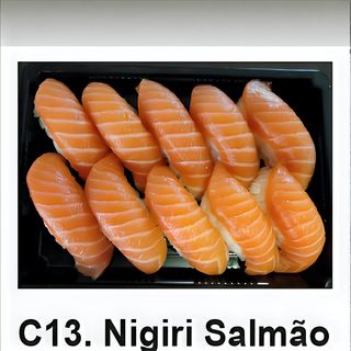 C13. Nigiri Salmão