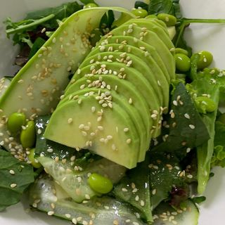 Зелёный салат с авокадо (140 гр.)