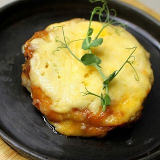 Свинина запечённая под сыром с грецким орехом 