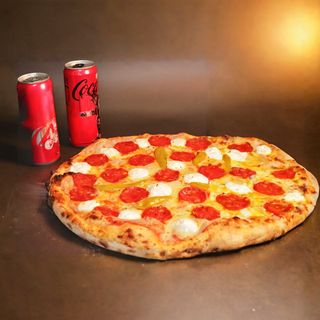 Hell's Kitchen pizza 36 cm + 2x Coca-Cola 0.33l