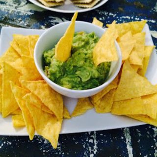 Guacamole con Tortilla de Maíz Crujiente