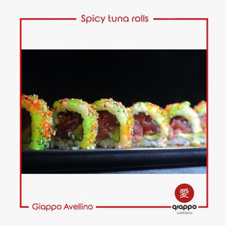 Uramaki spicy tuna roll