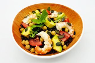 Gamberi, avocado e ceci