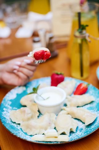 Pierogi z owocami sezonowymi