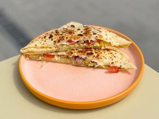 Млинець з тунцем
