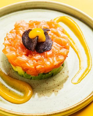 Tartare con salmone marinato