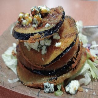 Torre de berenjenas con queso azul