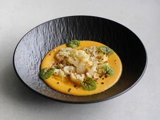 Цвітна капуста з овочевим карі (230г)