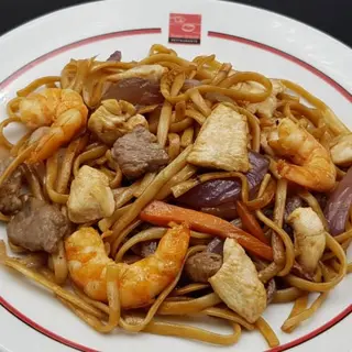 26. Tallarines tres delicias