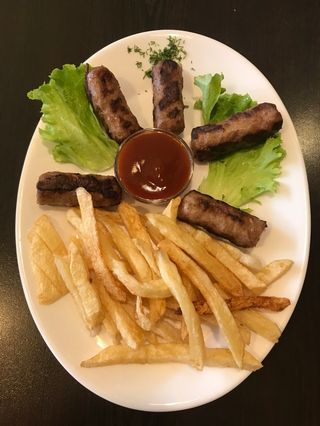 Традиционни сръбски кебапчета на скара (5бр)