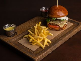 Бургер з мармуровою телятиною (520g)