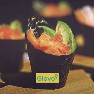 Temaki De Salmón Y Aguacate (1 Pza.)