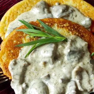 Placki z sosem grzybowym