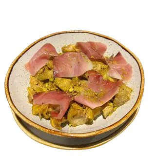 Carxofes cruixents amb speck i condiment de festucs
