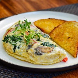 Tostada huevos omelette (tortilla)