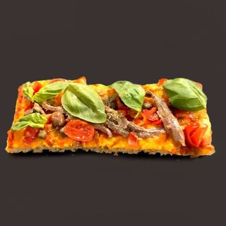 Acciughe, capperi e olive