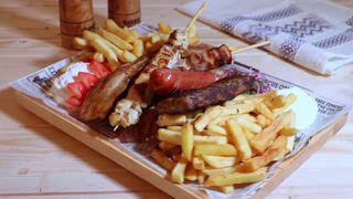 F CARNATI GRECESTI LA GRATAR