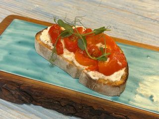 Брускета з печеним перцем (100г)