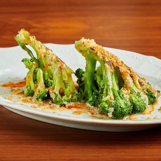 Брокколи гриль с ореховым соусом