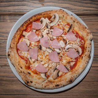 Pizza Prosciutto e Funghi 