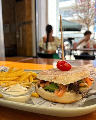 Prego Salmão Fumado