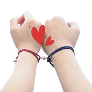 2bracelets attaches en coeur