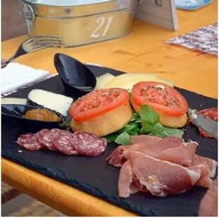 Selezione di salumi e formaggi