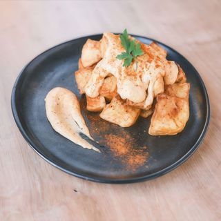 Patatas Bravas 100% Artesanas Con Su Salsa