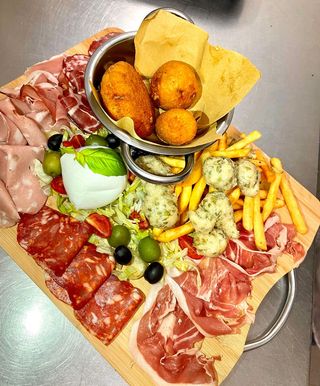 Tagliere é Pullecenella