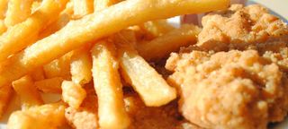 Ración De Nuggets De Pollo Con Patatas