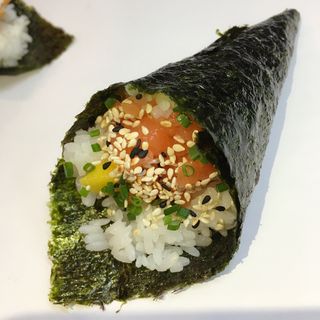 9. Temaki de Salmão