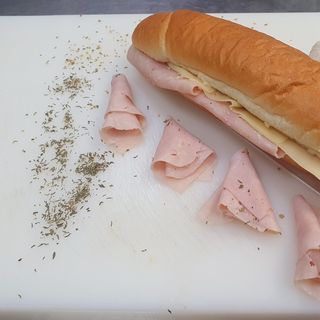 Sendvič sa pilećom šunkom