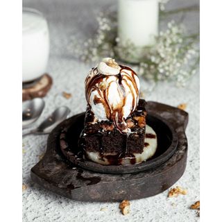 Sizzling Brownie Served With Ice Cream