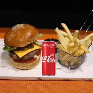 Classic burger + Boisson Coca