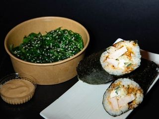 Комбо Хенд-рол з копченою куркою+Хіяші вакаме з горіховим соусом (500g)