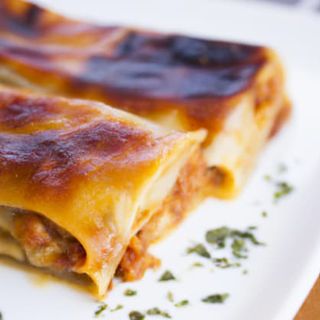 Canelón Hojaldrado De Carrillada