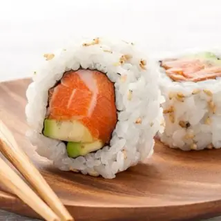 Uramaki Salmão Abacate