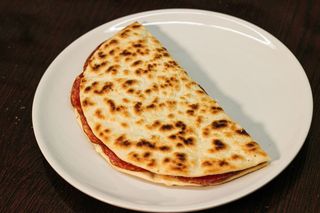 Salsa rosa, gamberetti e rucola