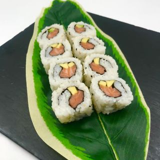 86. Uramaki De Salmó Amb Alvocat I Sèsamo (8 Uds.)