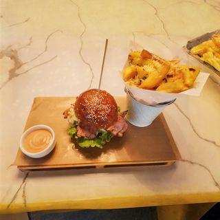 Crispy chicken burger