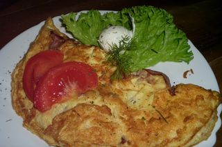 Omlet sa pečenicom