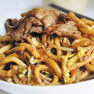 Yakiudon Con Ternera