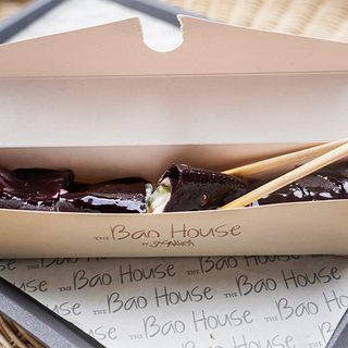 Sweet sushi with cream and fruits